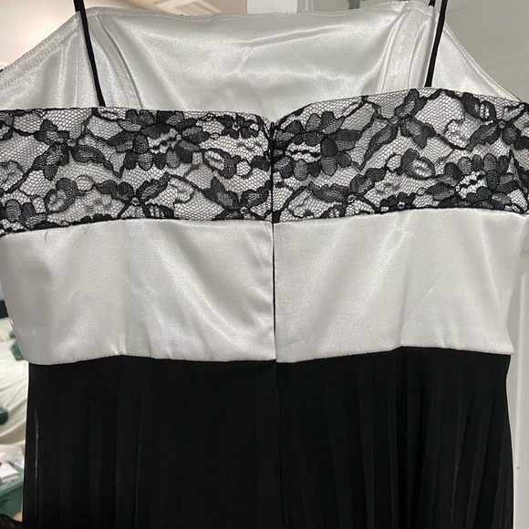 Formal ladies short dress - Picture 3 of 5